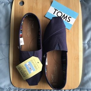 NWT Navy Blue Toms